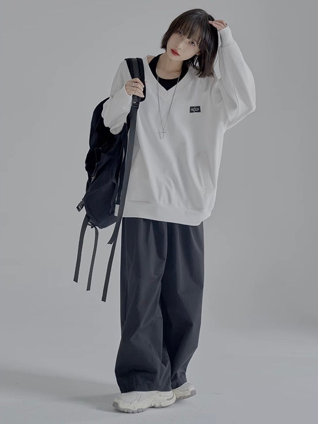 nu37 Large V-neck off-shoulder sweatshirt