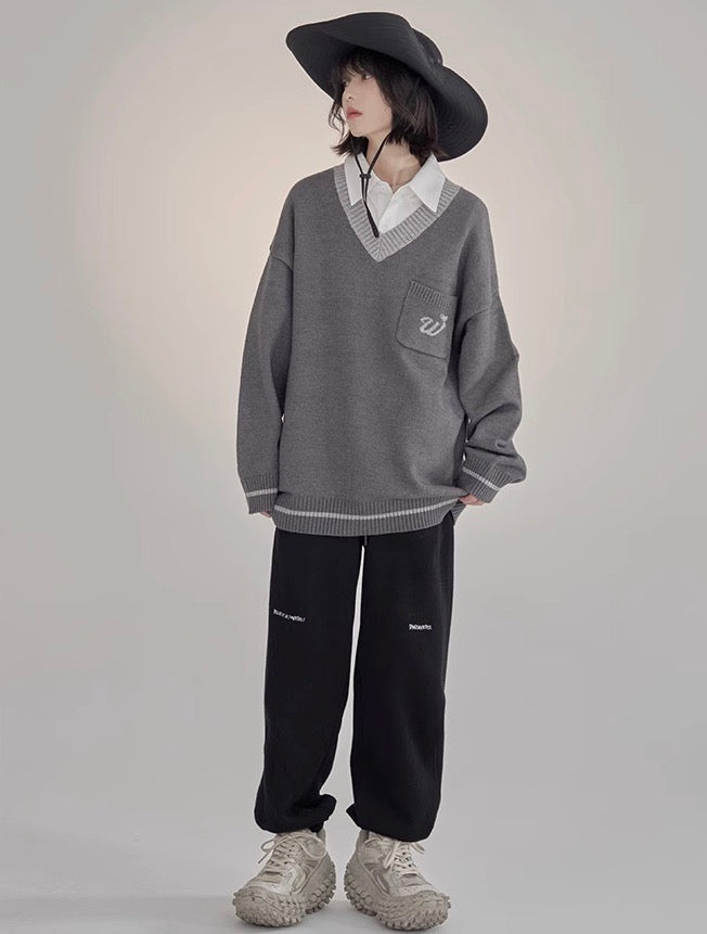 nu34 Large V-neck loose sweater