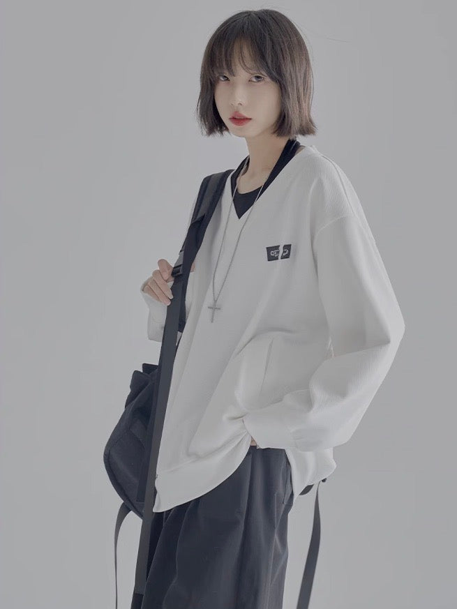nu37 Large V-neck off-shoulder sweatshirt