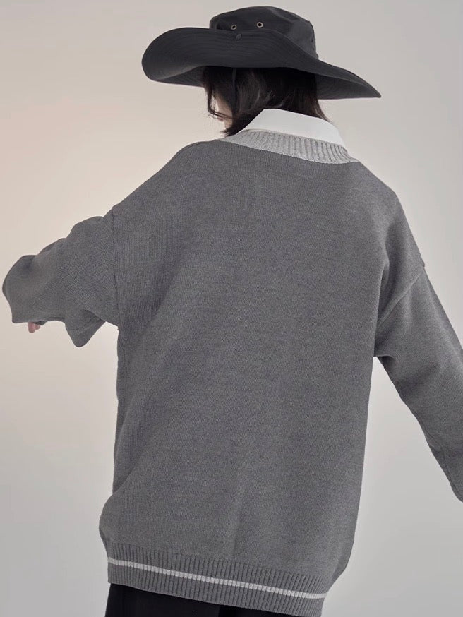 nu34 Large V-neck loose sweater