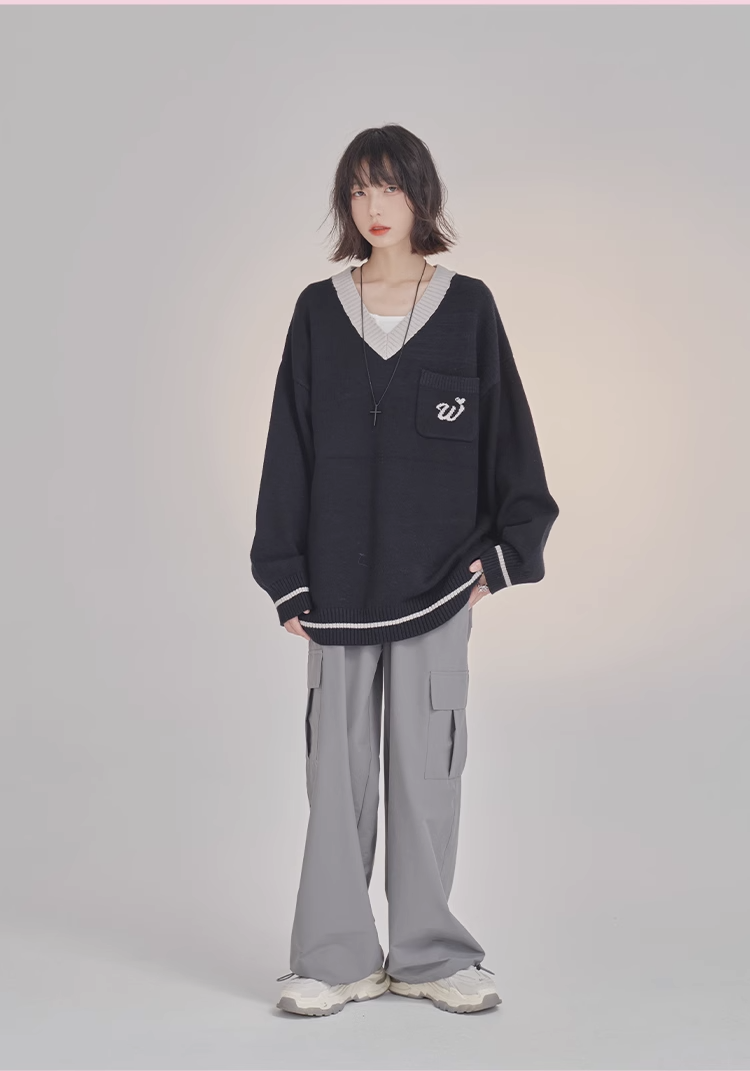 nu34 Large V-neck loose sweater