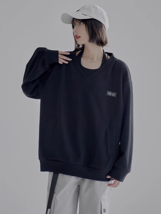 nu37 Large V-neck off-shoulder sweatshirt