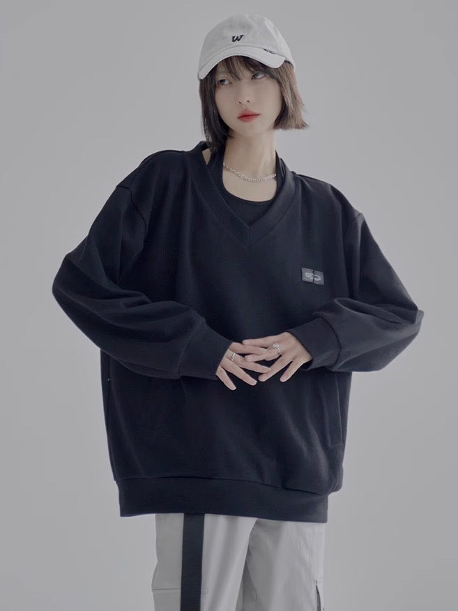 nu37 Large V-neck off-shoulder sweatshirt