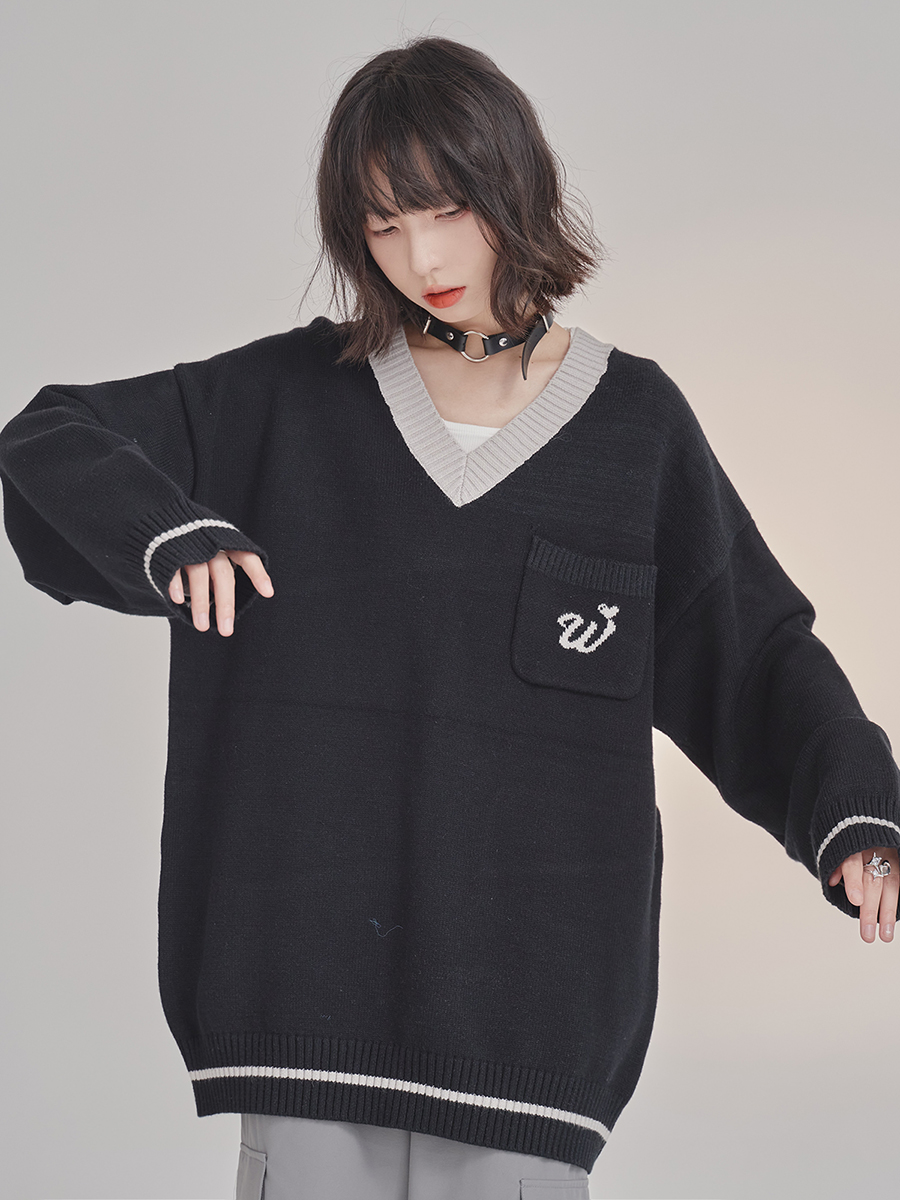 nu34 Large V-neck loose sweater