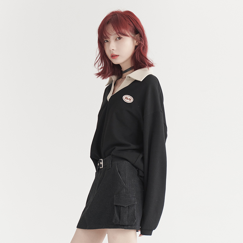 nu29 V-neck slit collar sweatshirt