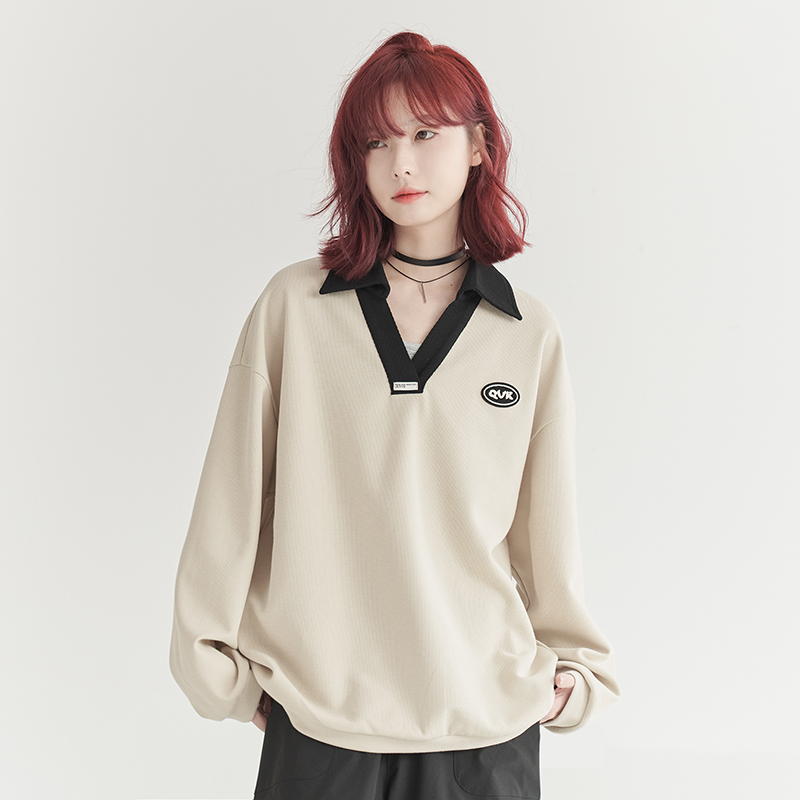 nu29 V-neck slit collar sweatshirt