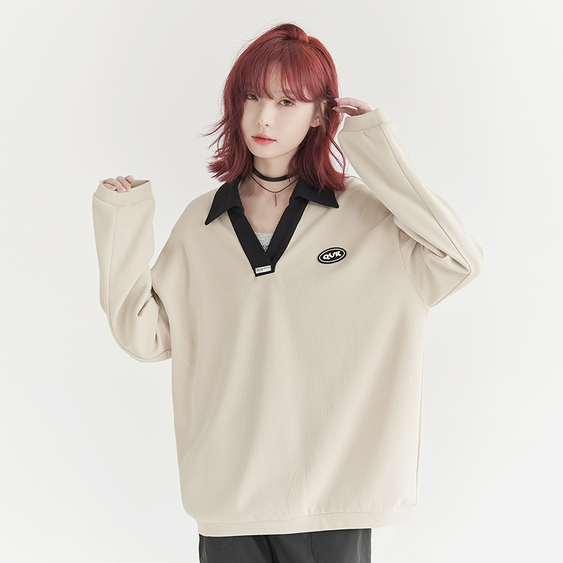 nu29 V-neck slit collar sweatshirt