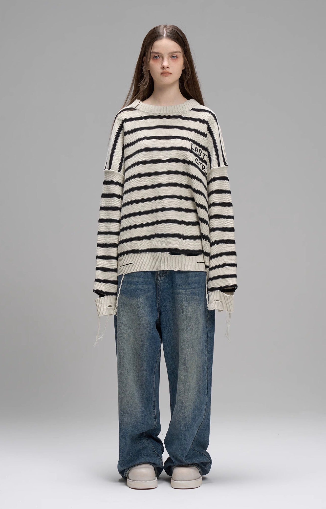 nu15 Round neck ripped fringe sweater