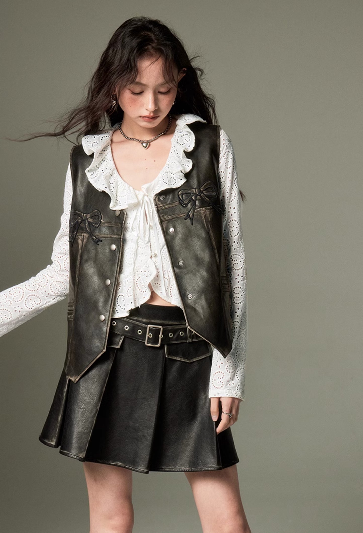 nu121 Bowknot retro polished leather vest