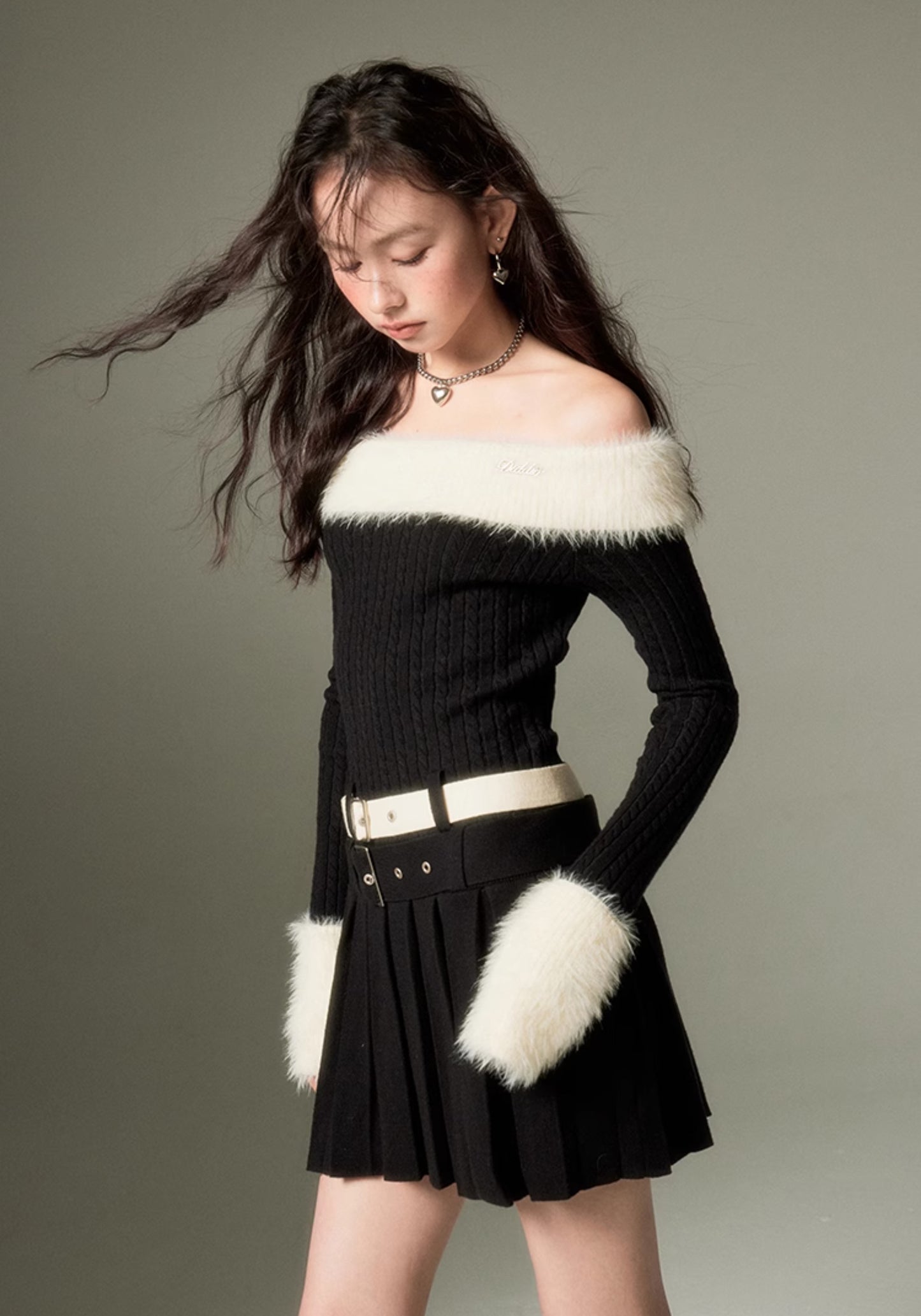 nu118 One-shoulder lapel sweater + double belt skirt