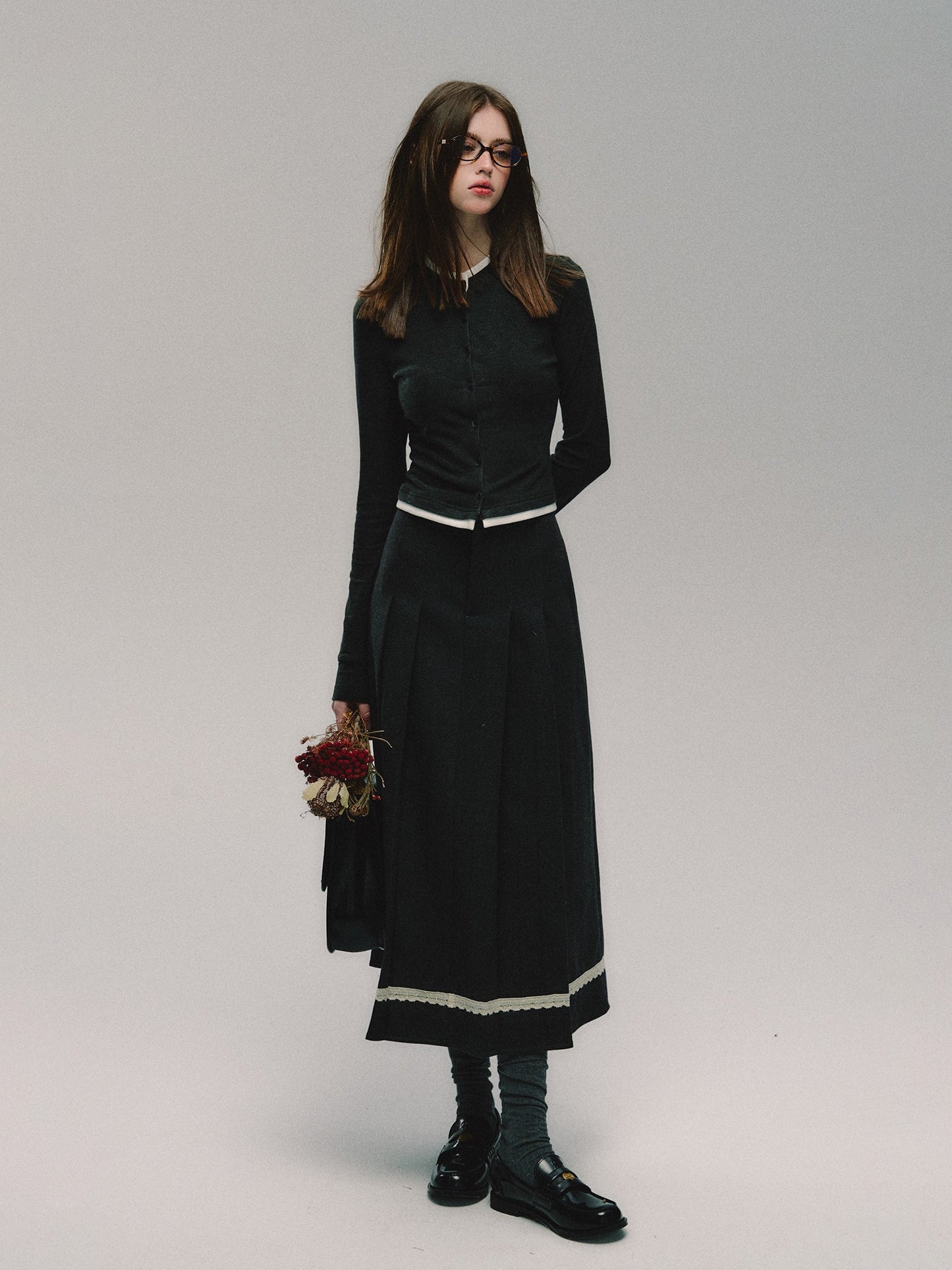nu260 "Rose and Magnolia" dark grey pleated long skirt