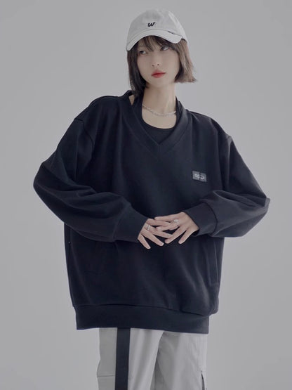 nu37 Large V-neck off-shoulder sweatshirt 