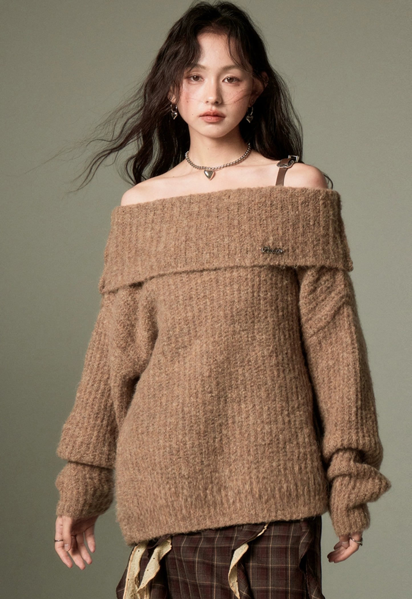 nu103 Lazy one-houlder sweater