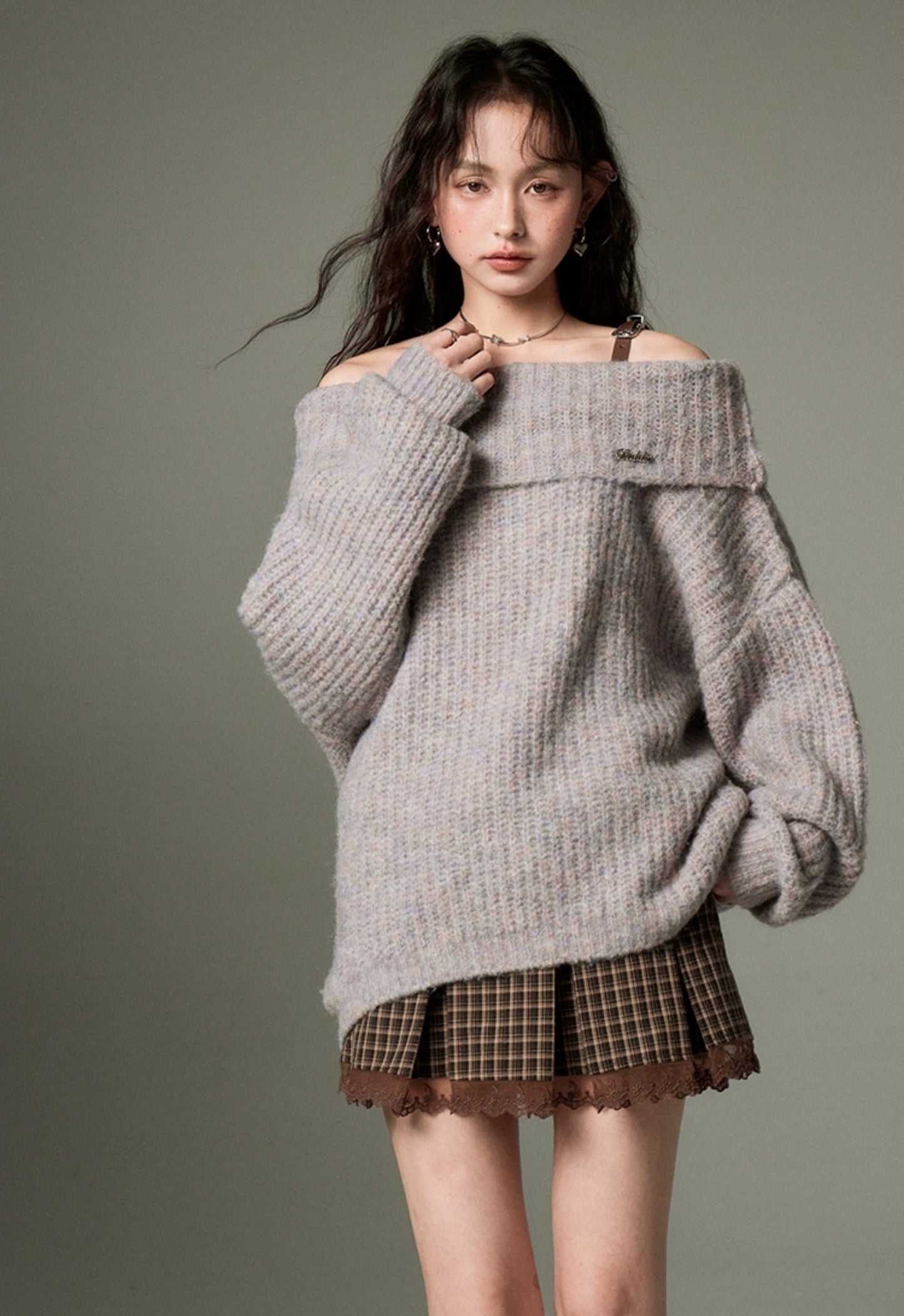 nu103 Lazy one-houlder sweater