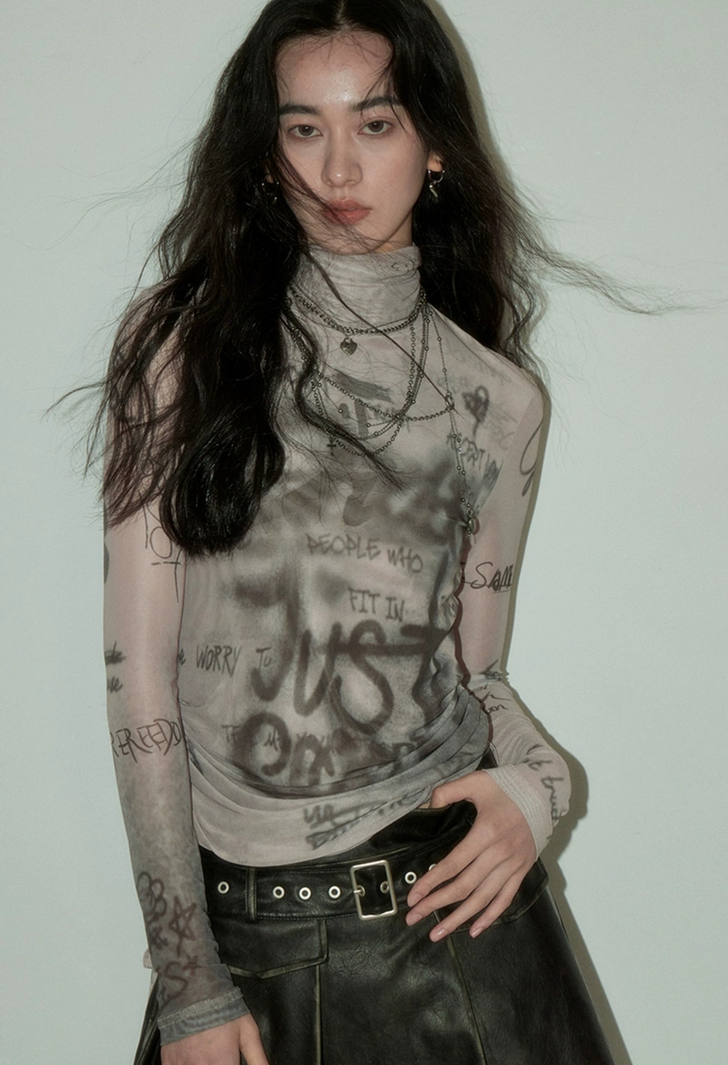 nu106 Spray-painted high collar skin shirt