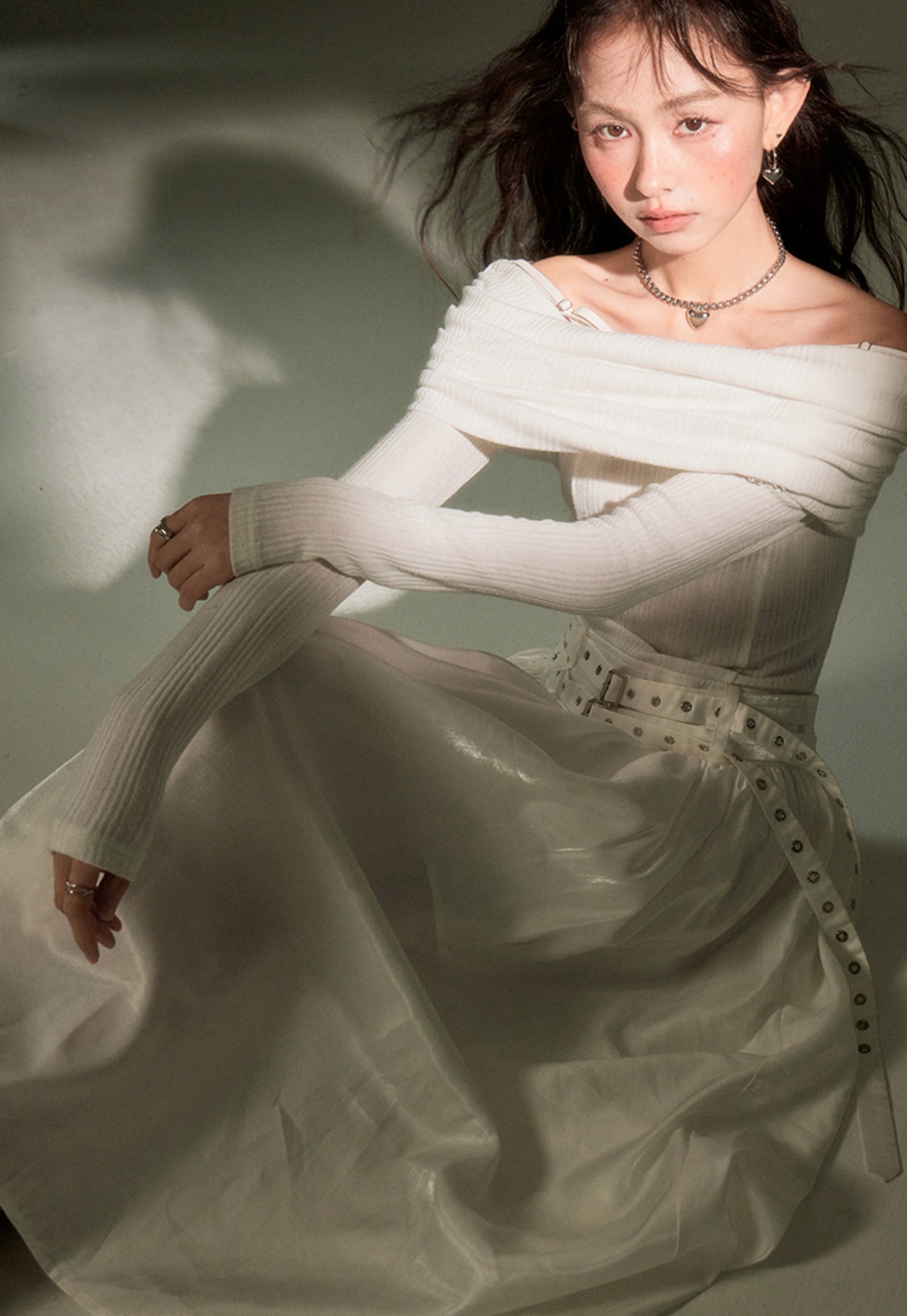 nu140 One-shoulder long-sleeved banquet dress