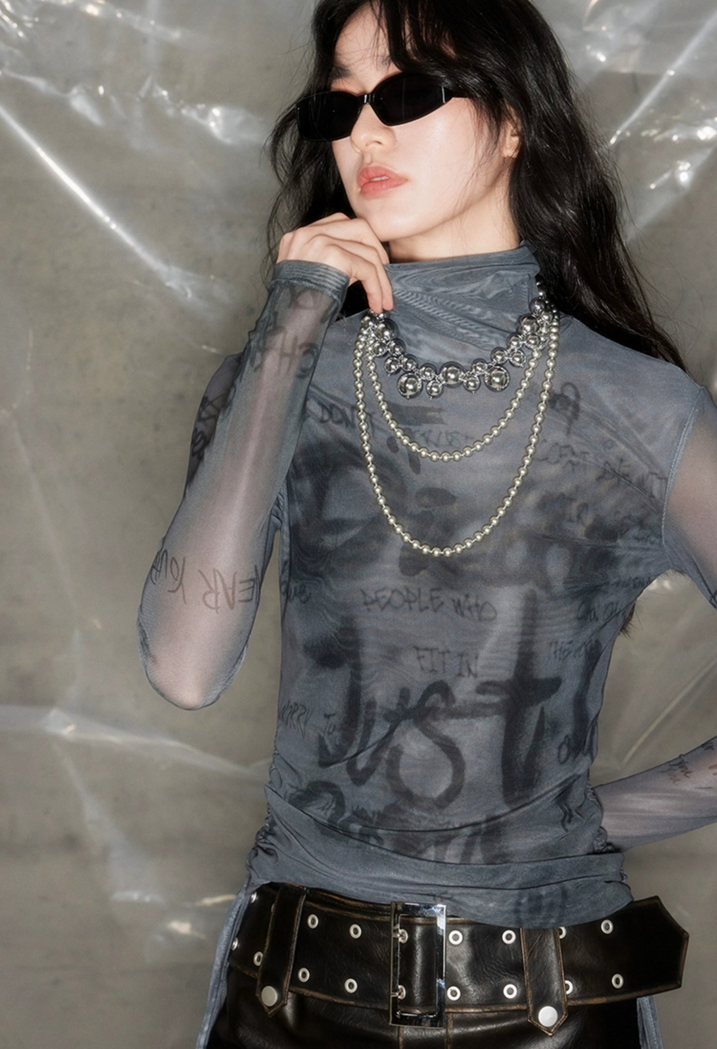 nu106 Spray-painted high collar skin shirt