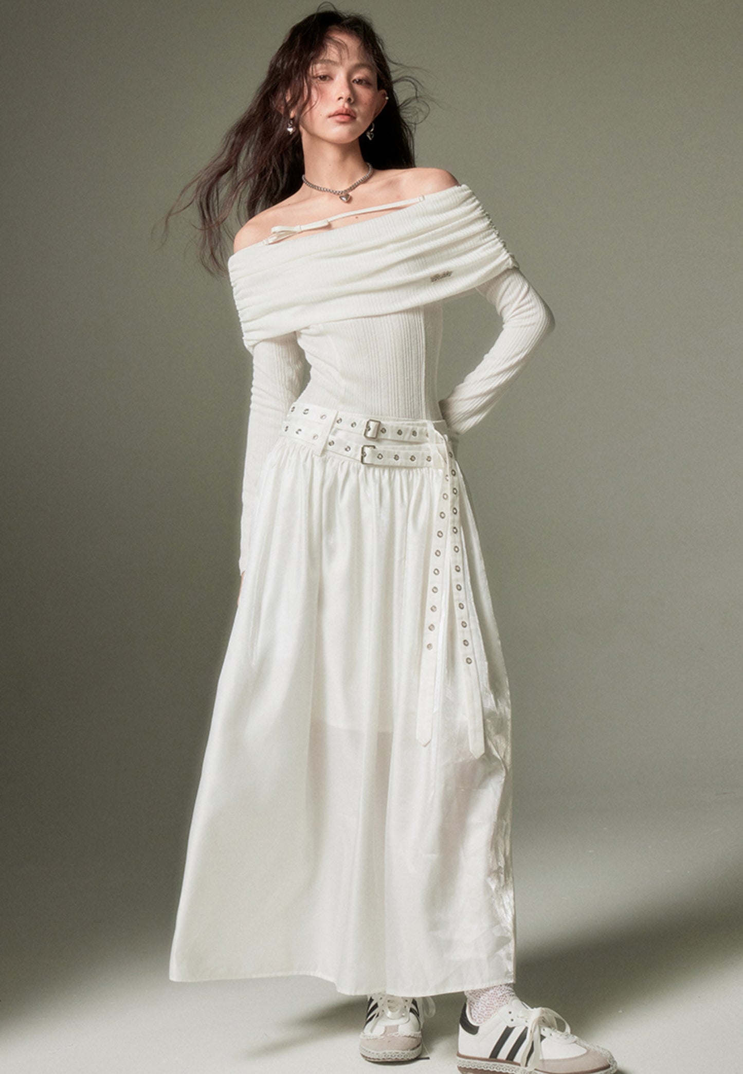 nu140 One-shoulder long-sleeved banquet dress