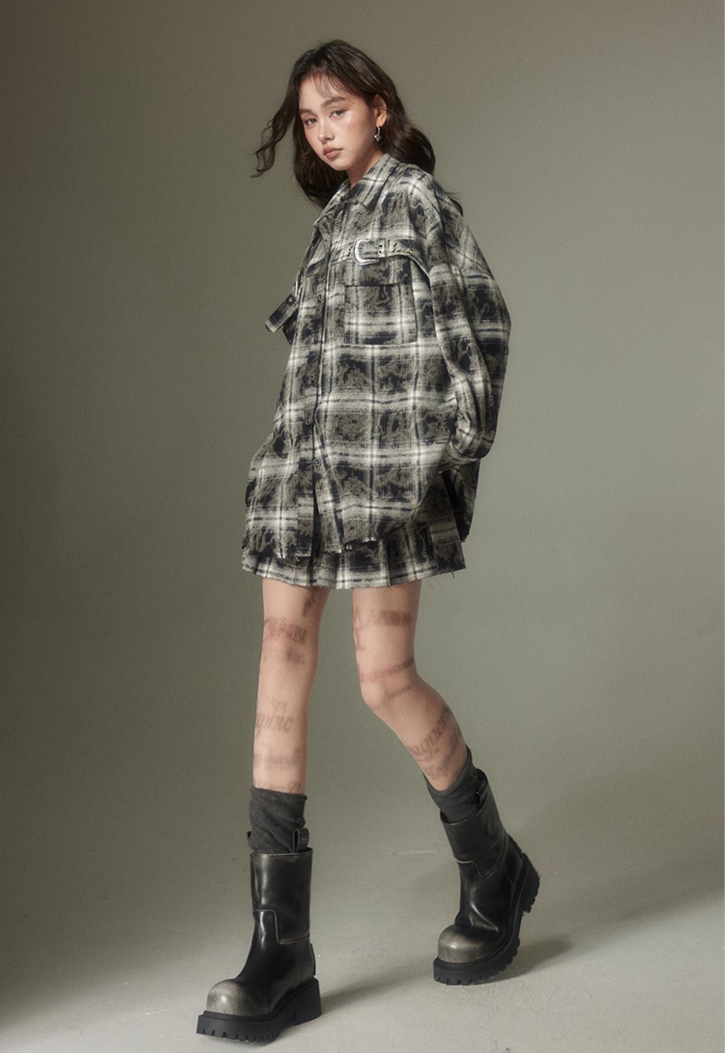 nu107 Maillard contrasting plaid shirt / Pleated skirt