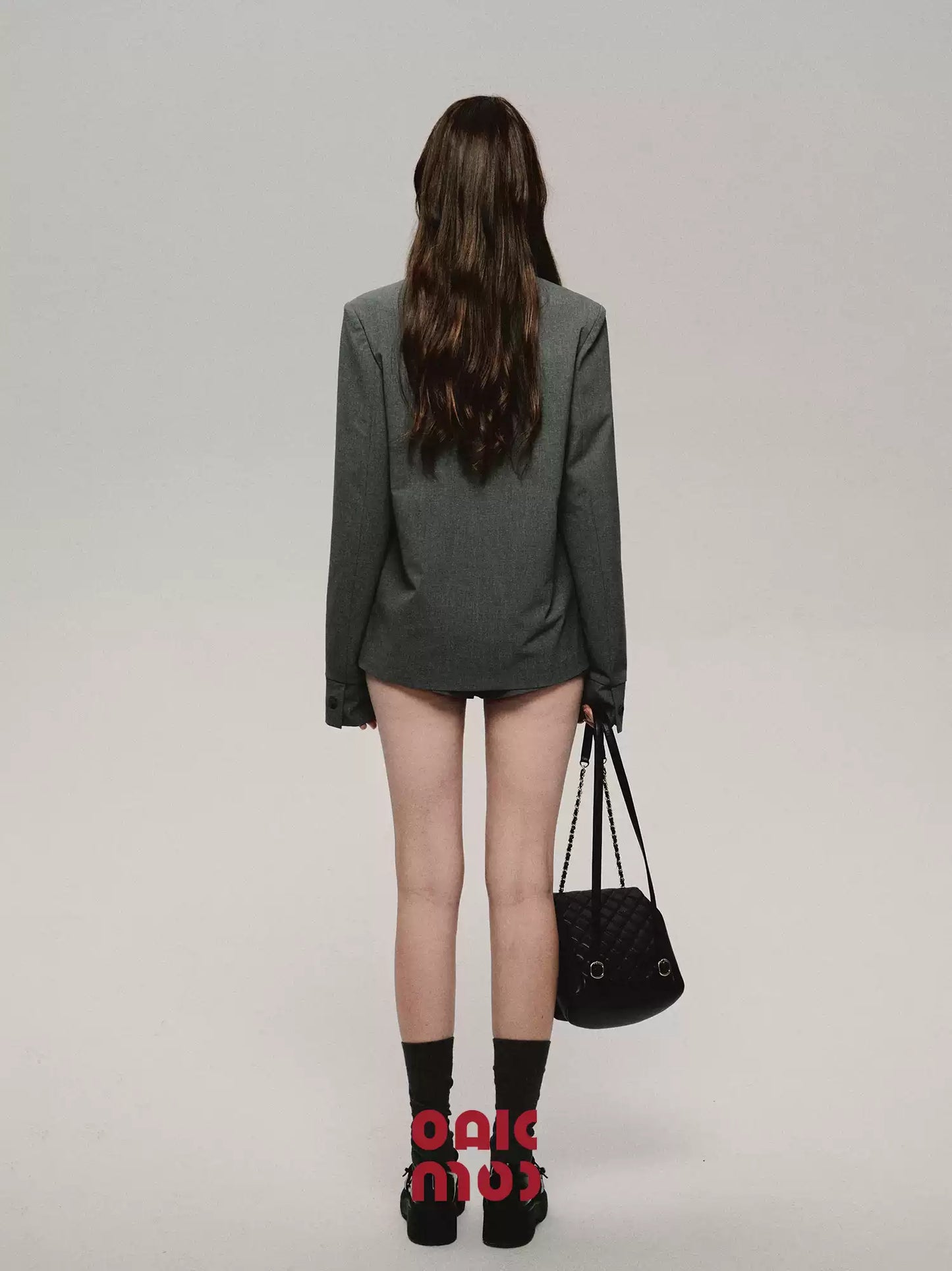 nu367 "Gentle and Tough" suit-style shirt suit + high-waisted shorts set