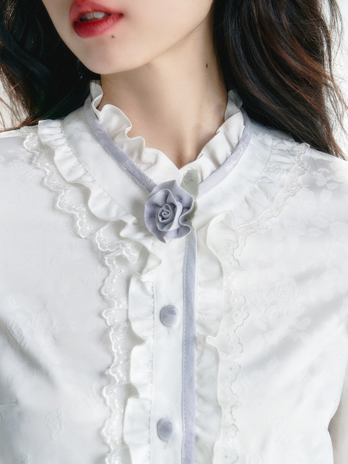 nu229 "Leng Luo Qing Qiu Jie" white long-sleeved shirt